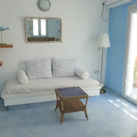 Apartment Inaxos Studios, Viewing Apollo Temple. Naxos City